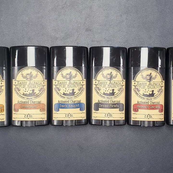 Déodorant MgNum avec Charbon Actif pour la vente par The Sassy Alpaca