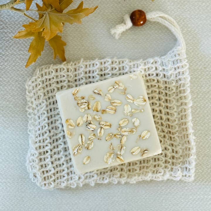Savon en barre au lait d'avoine, d'amande et de chèvre avec sac de préservation de savon pour la vente par Flora Farmhouse Fresh