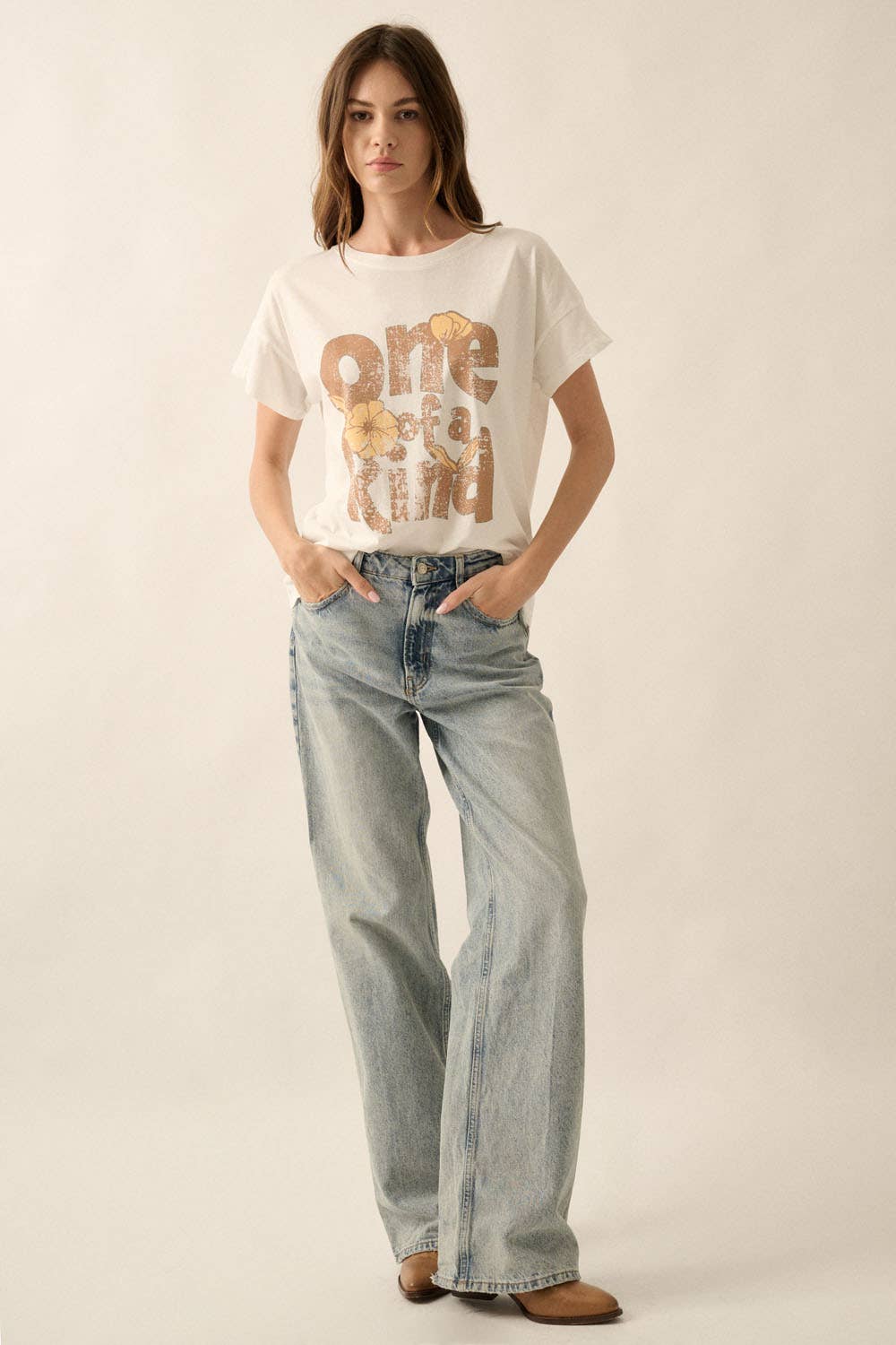 Elfenben En av ett slag Vintage-Print Graphic Tee för wholesale på Faire2