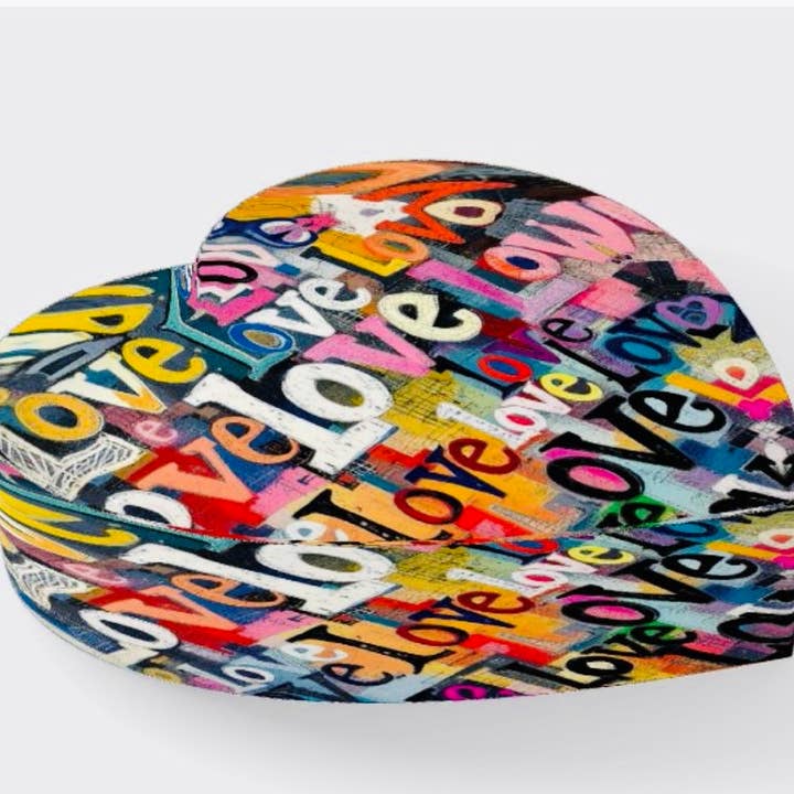 Décoration de table presse-papier cœur Love Collage pour la vente par Resinate By KS / by KRISTIN SMITH