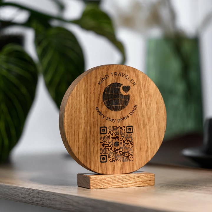 QR Menu Sign Engraved on Round Oak Stand (QW03) for wholesale by Inko Horeca Accessories