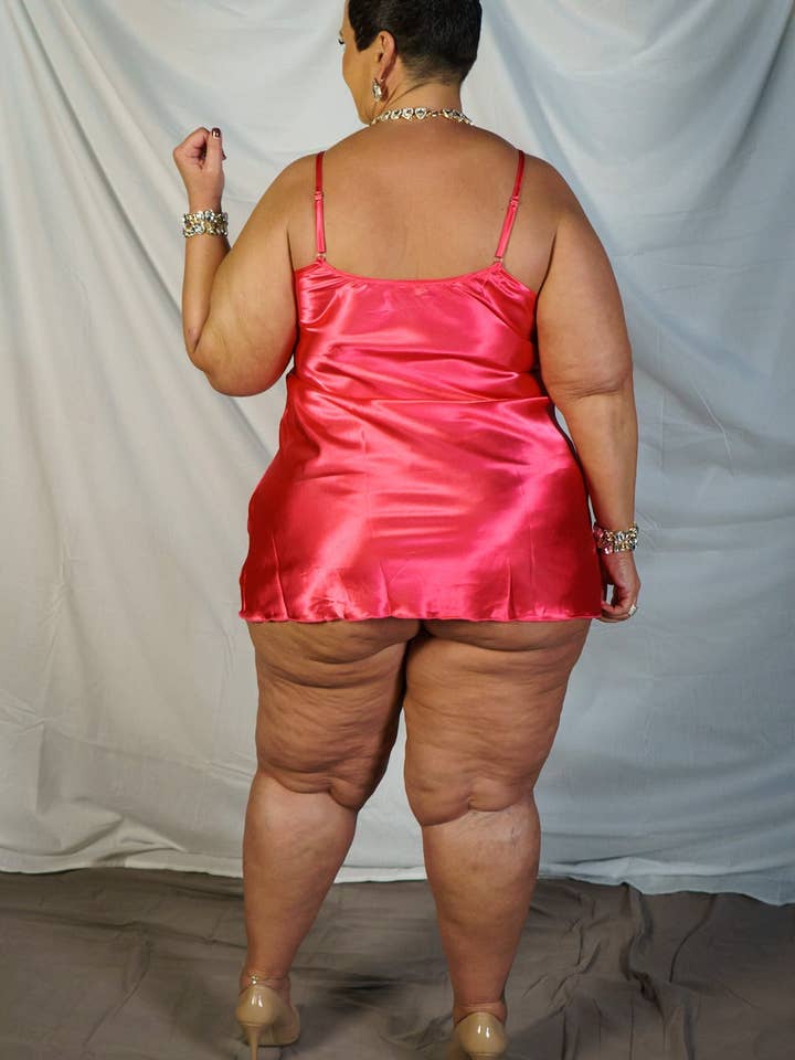 CHAREMUSE SATINADO CON FRENTE EN V para venta al por mayor de Curvy Temptations