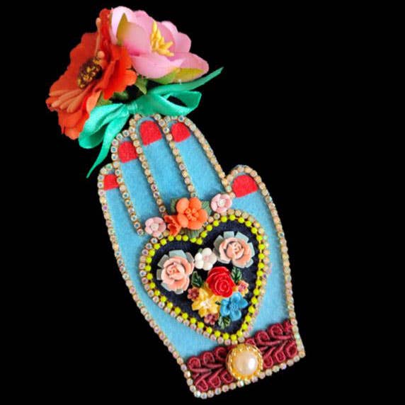 Blue Hand Broche - bijoux haut de gamme pour la vente par Mouchkine Jewelry