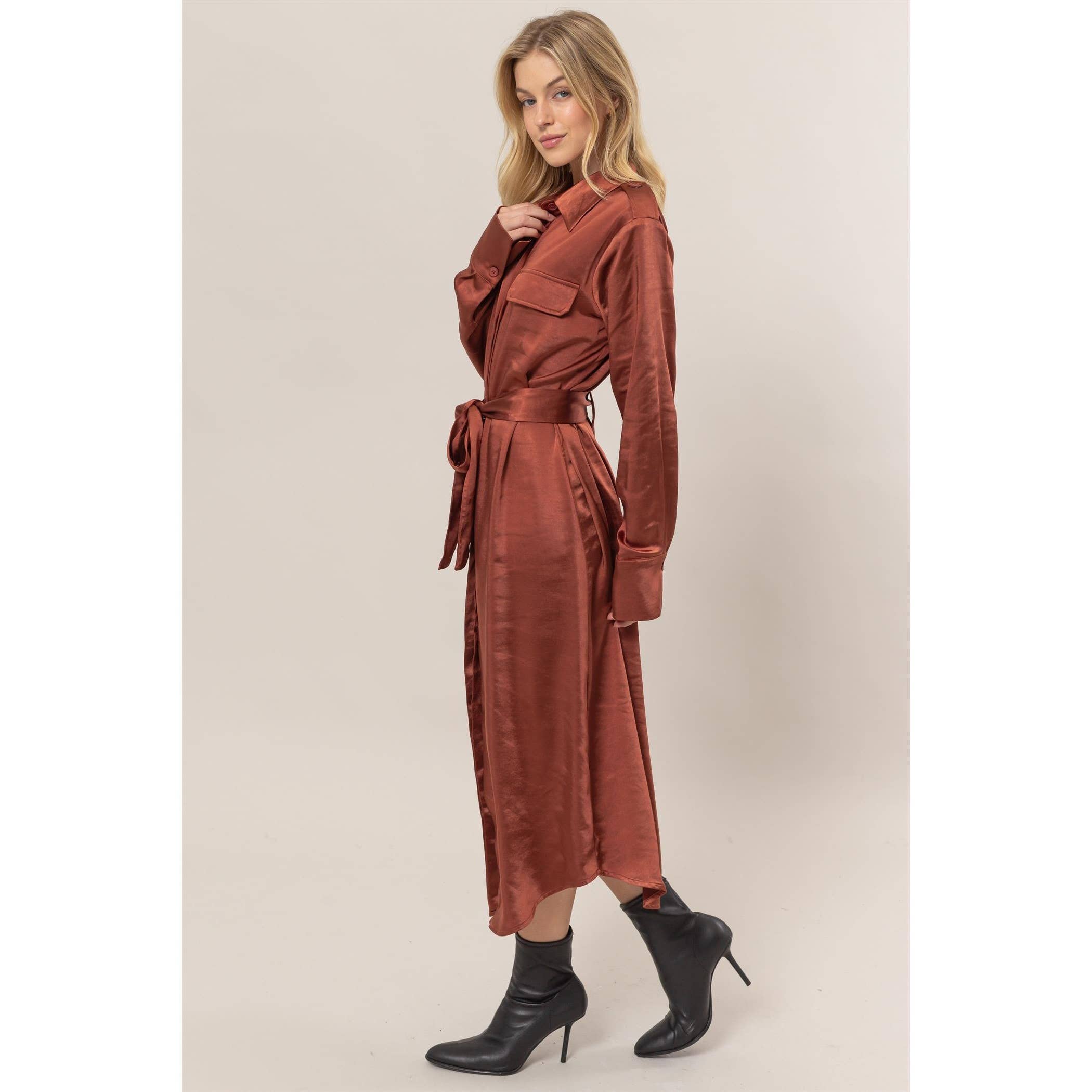 HYFVE – Engroshandel Kjole - Dame – Mat satinbæltet midi-skjortekjole5