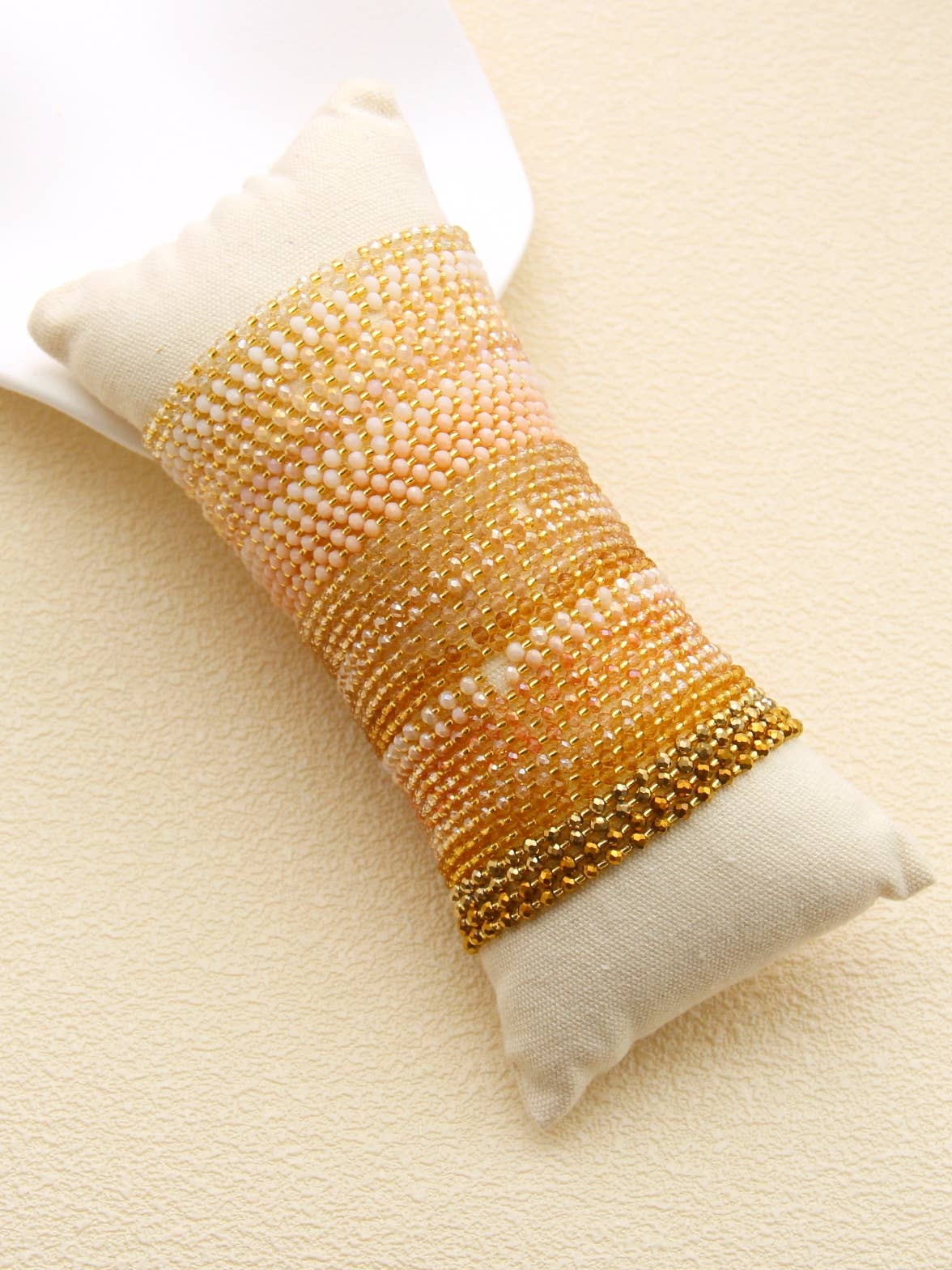 BELLISSIMA BIJOUX - Wholesale Jewelry Set - Set of 40 Elastic Bracelets with Glass Beads in Golden Tones4