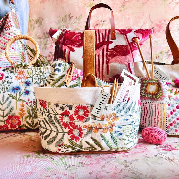 Atenti – wholesale Material för stickning/virkning – Wildflower Caddy – handgjord i USA, broderad blommig organiserare för garn och tillbehör, Atenti projektpåse4