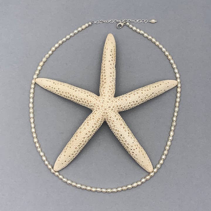 Collana in perle d'acqua dolce e argento sterling. Regolabile per la vendita all'ingrosso da parte di Sunlight Silver Jewelry