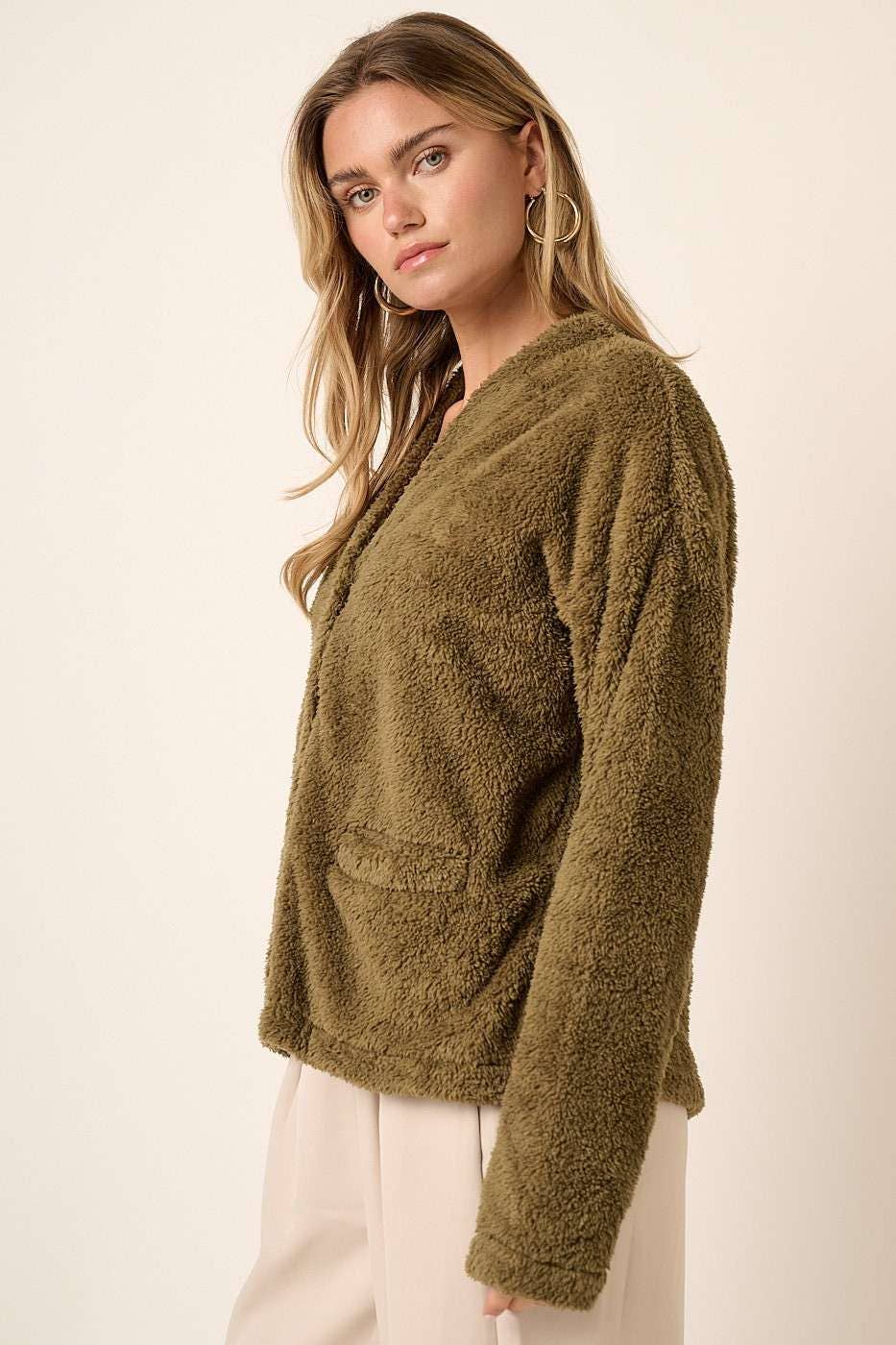 mittoshop – Großhandel Strickjacke – Damen – CARDIGAN AUS PELZ MIT KNOPFLEISTE4