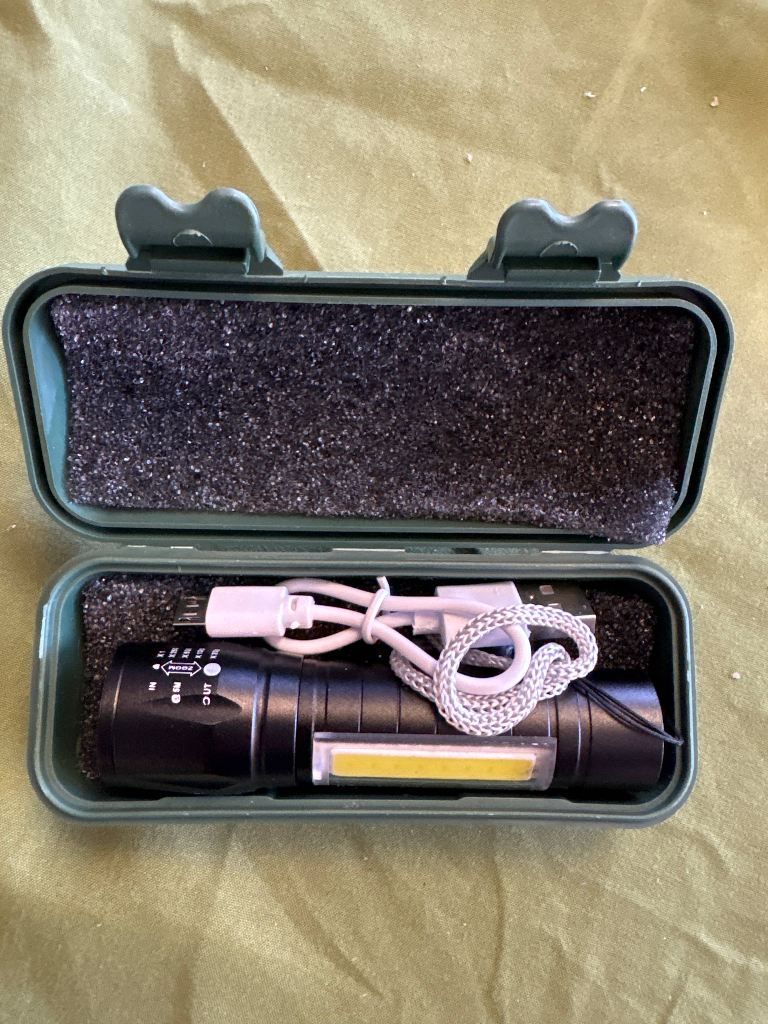 Triple J Sales - Vente Lampes de poche - Lampe de poche rechargeable