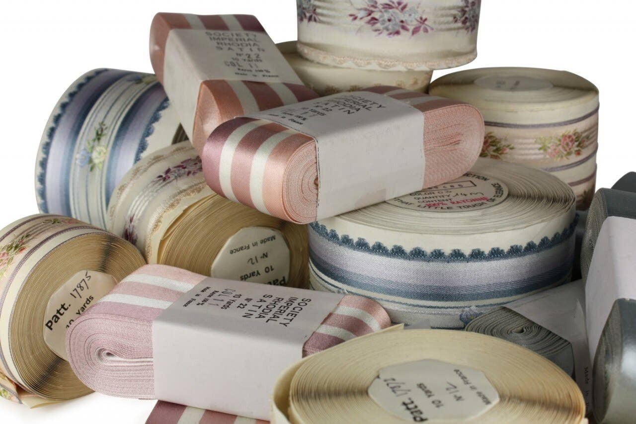 MIDORI Inc. - Wholesale Ribbon - Gift Wrapping - 2 3/4" Vintage Floral Ribbon - Blue2