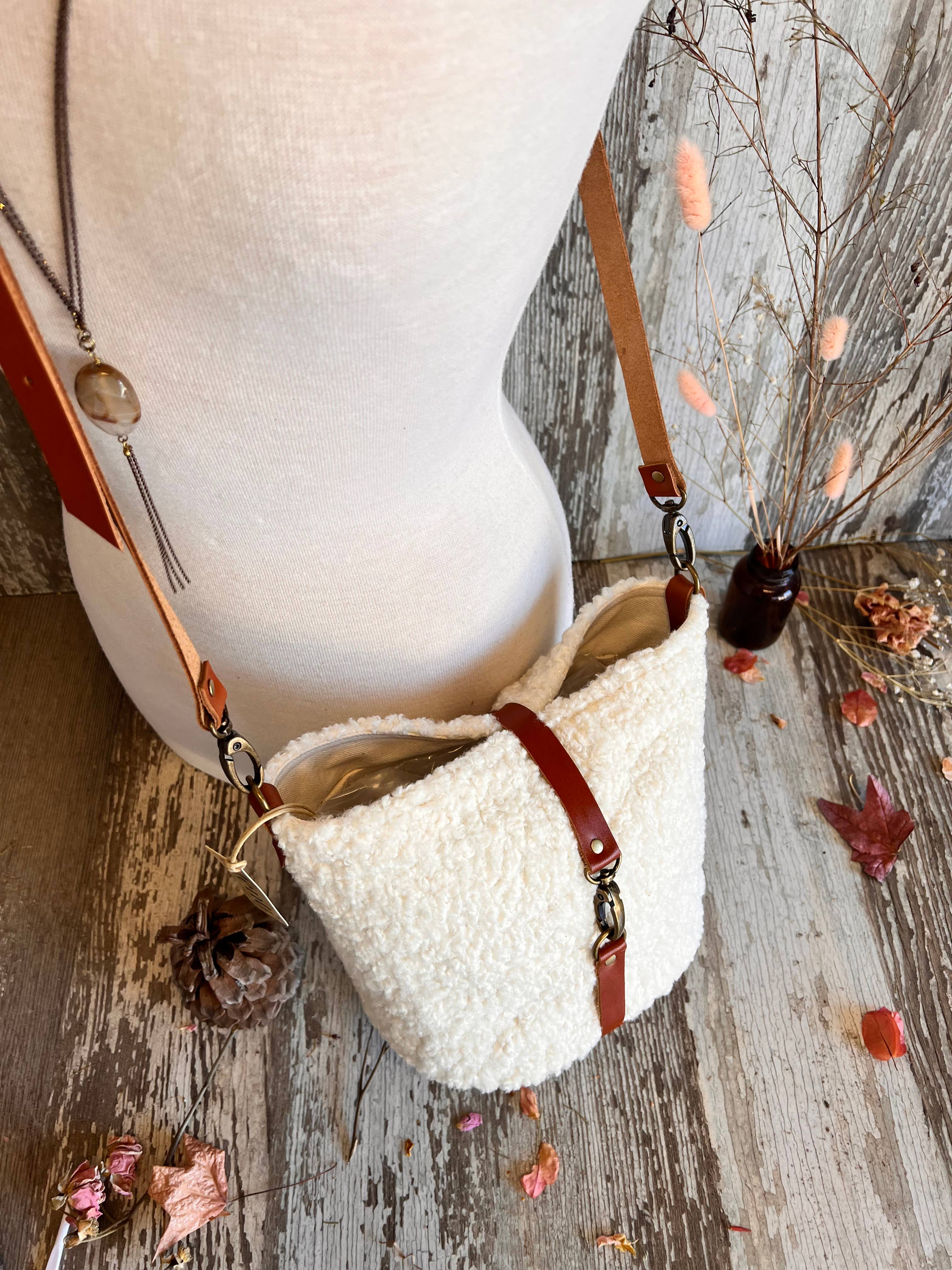 Atenti – wholesale Axelväska - Dam – Sherpa Halle Bucket Bag9