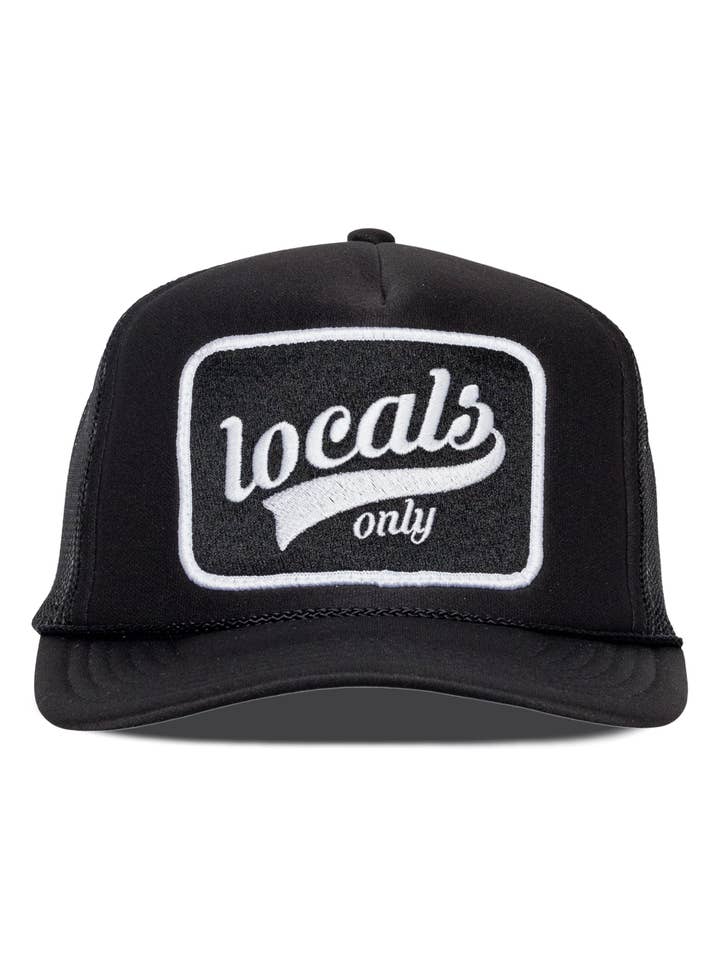 Casquette Locals Only Script Trucker en noir pour la vente par Friday Feelin'