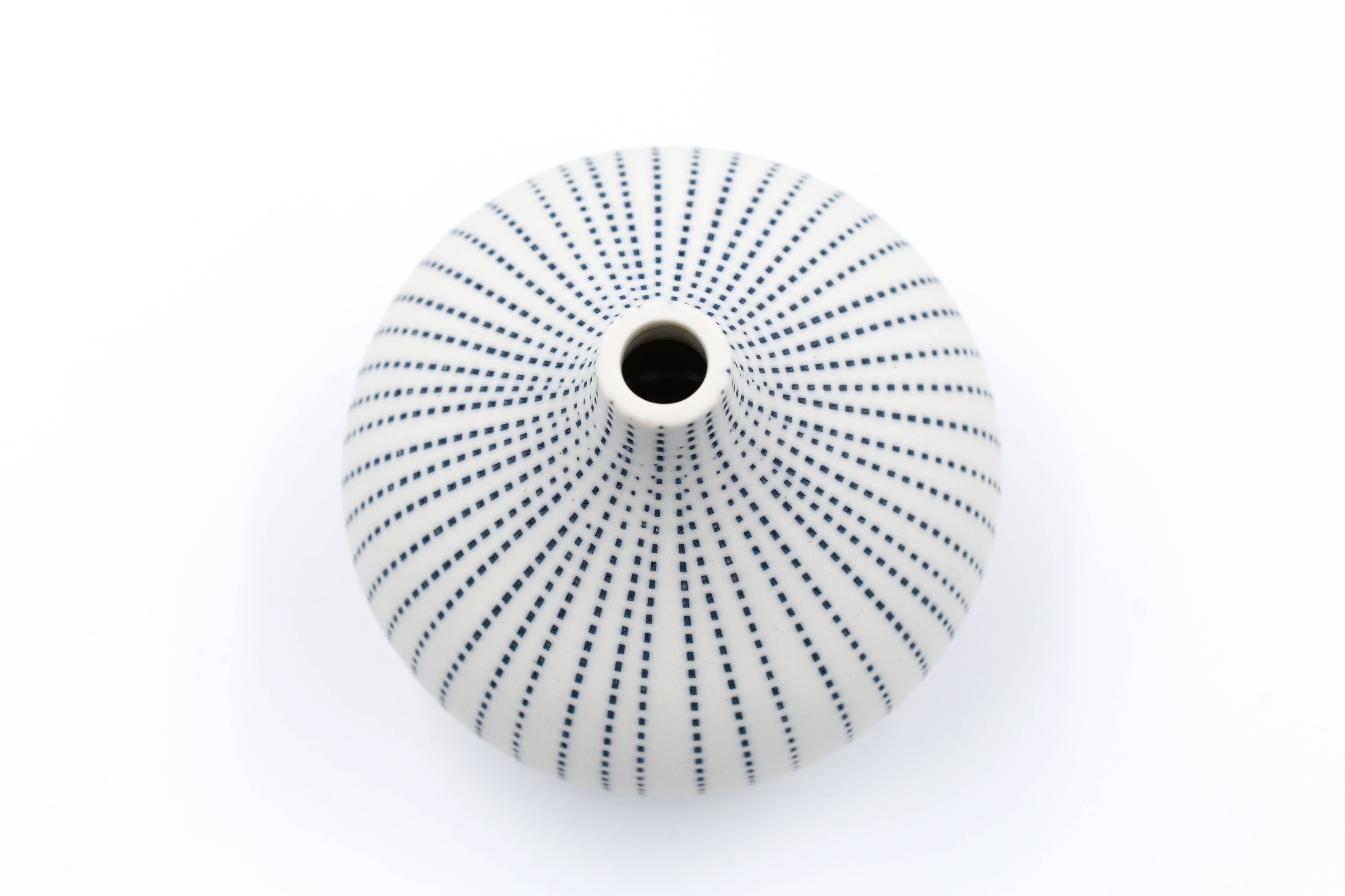 Art Floral Trading LLC - Wholesale Vase - 524W26 CONGO TINY L-Handcrafted Porcelain Bud Vase2