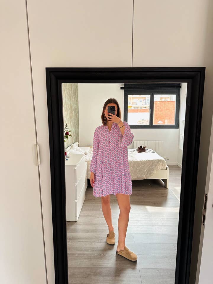 Lina Lila Kleid für den Großhandel von MindTraveler