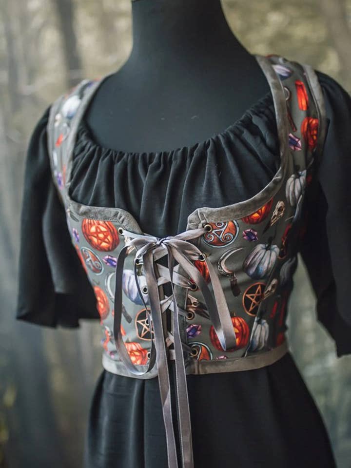 Herbstliches Halloween-Kürbis-Samhain Hexen-Korsett im Cottagecore-Stil für den Großhandel von Costurero Real