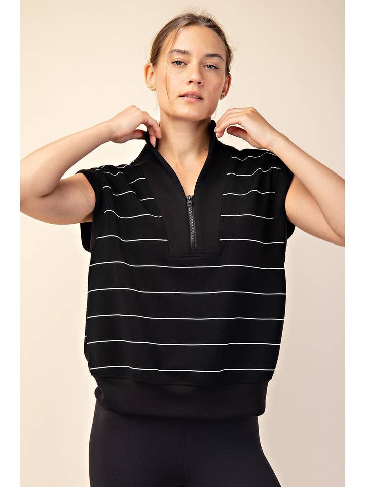 HAUT SANS MANCHES DE LUXE À COL EN V À RAYURES DE PLONGÉE EN MODAL pour la vente par Rae Mode