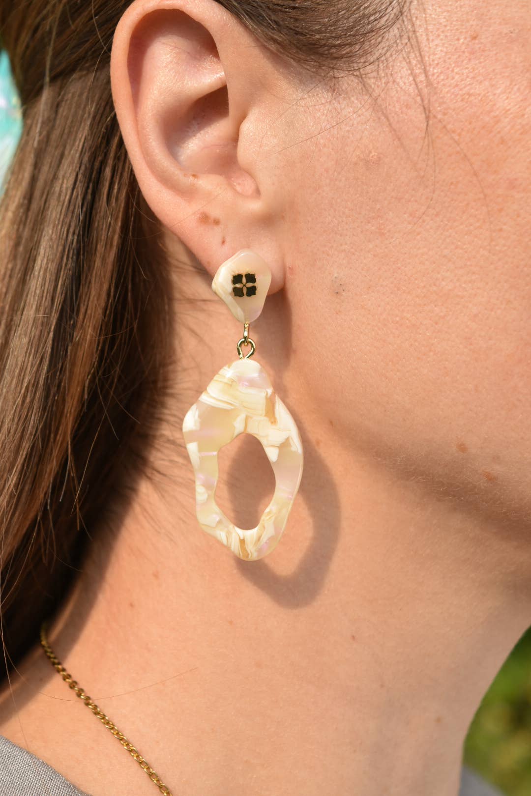 Fenna&Fei - Vendita all'ingrosso Orecchini pendenti - Collezione Arch Dangles | Orecchini Pendenti in Acetato Italiano2