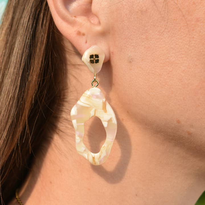 Fenna&Fei - Vendita all'ingrosso Orecchini pendenti - Collezione Arch Dangles | Orecchini Pendenti in Acetato Italiano2