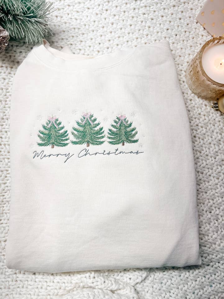 Pull col rond Arbres d'hiver, Broderie de fête pour la vente par StellaLoo