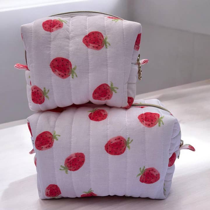 DaintyLuxeAU - Wholesale Make-up/cosmetic bag - Handmade Quilted Strawberry Floral Makeup Bag