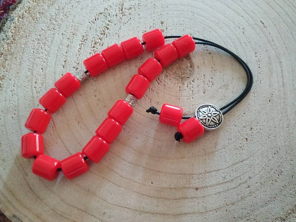 Kalliopi P. Giannoula - Poppygshop – wholesale Beaded bracelet – 21 red resin worry beads2