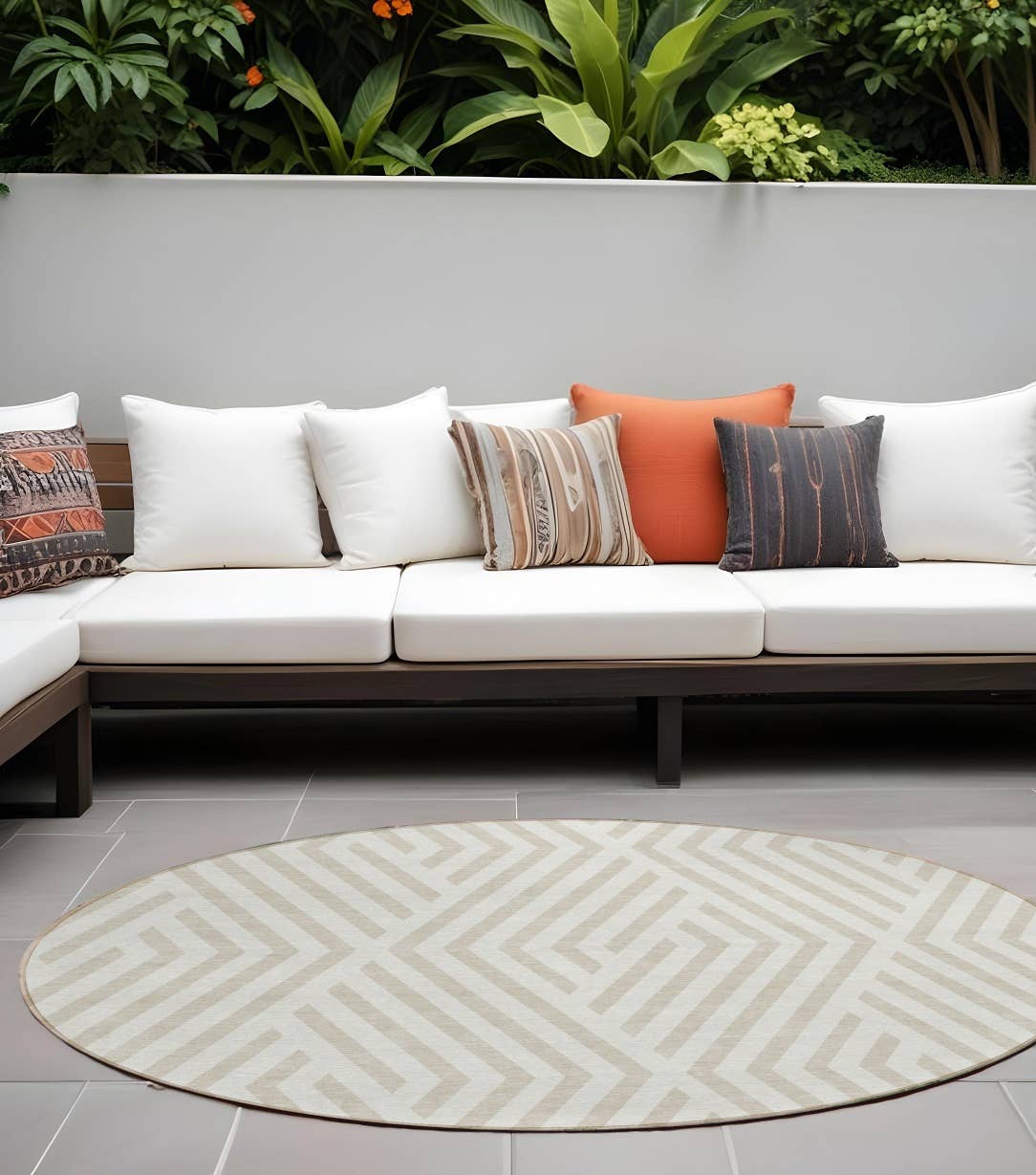 HomeRoots – Großhandel Teppichvorleger – 8' runder Teppich in Beige und Elfenbein mit geometrischem Muster für den Innen- und Außenbereich0