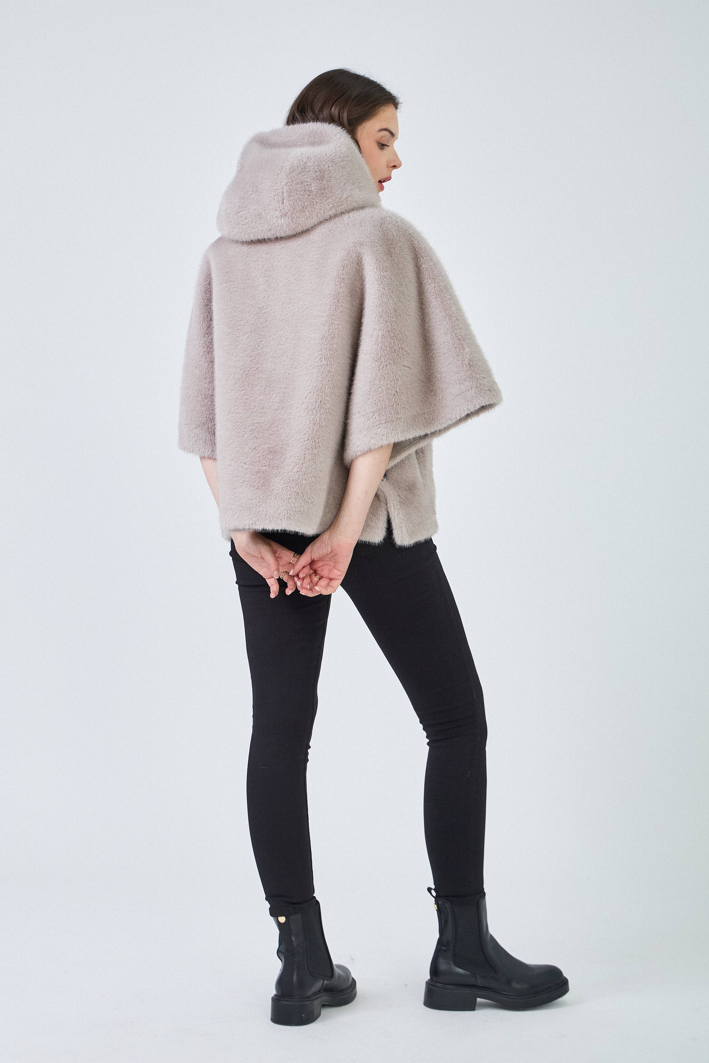 Giovanni Paris - Vendita all'ingrosso Pelliccia/Pelliccia sintetica - Donna - Mantella Alizée con cappuccio in ecopelliccia27