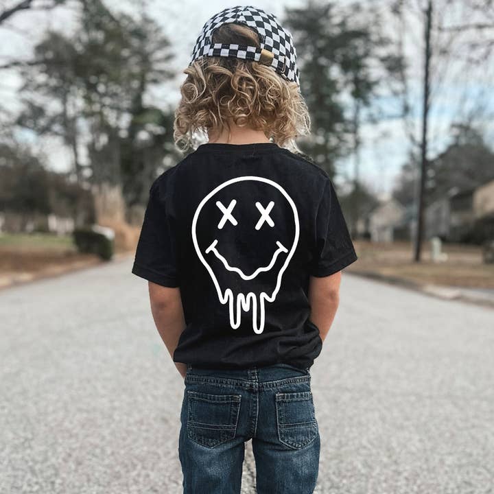 ¡NUEVO! Camisetas «Smiley Crew» para niños pequeños y jóvenes para venta al por mayor de L.A. Wave Co.