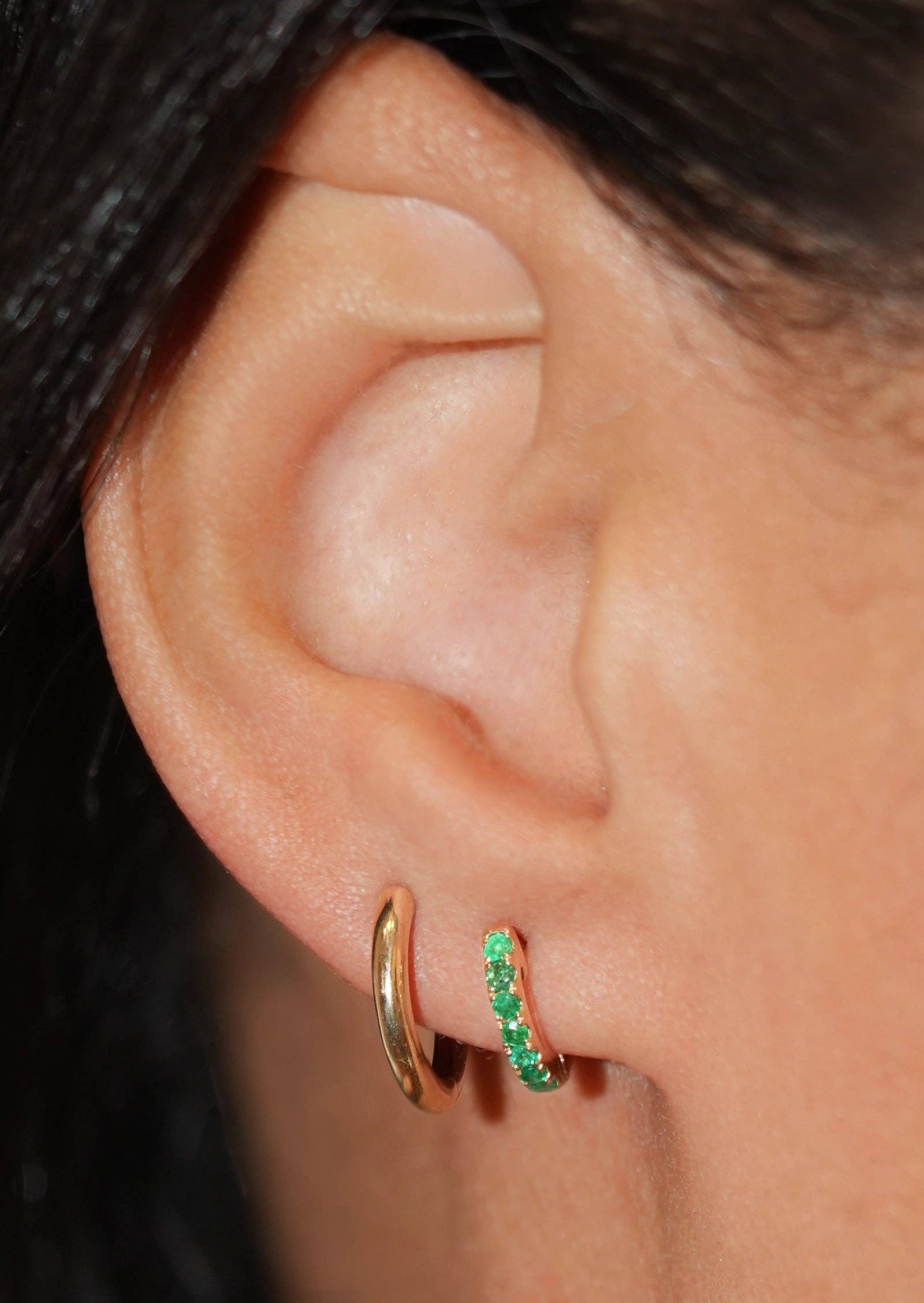 Porter Lyons - Wholesale Huggie Earrings - Medium Emerald Huggie Hoop | Single1