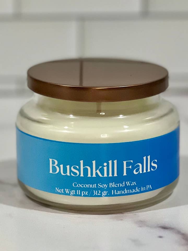 BUSHKILL FALLS - 311 g KERZE für den Großhandel von Mimi Craft Store