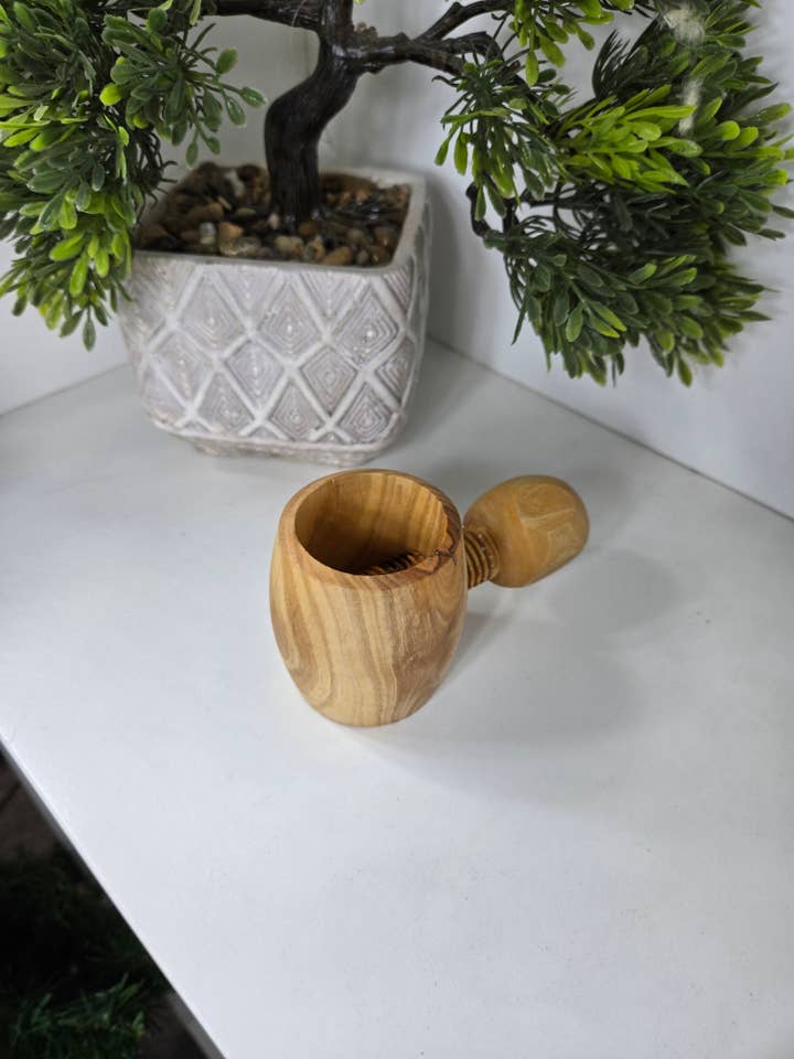 Cracker per noci in legno di per la vendita all'ingrosso da parte di Holyland Artisans