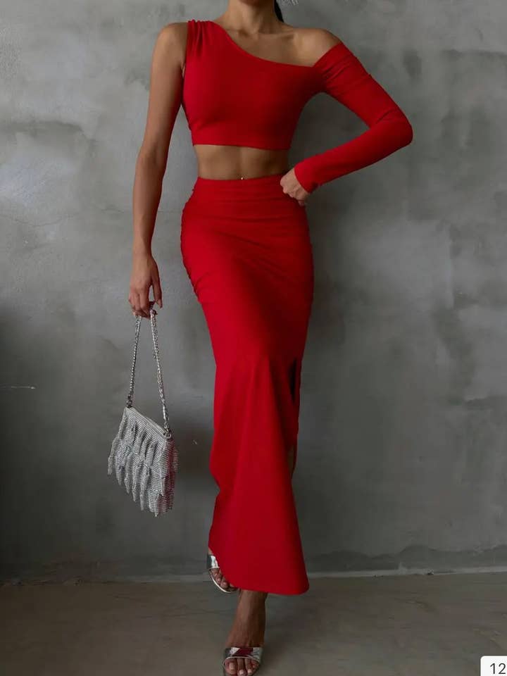 Ensemble de jupes d'automne en deux pièces en rouge pour la vente par Dressentials