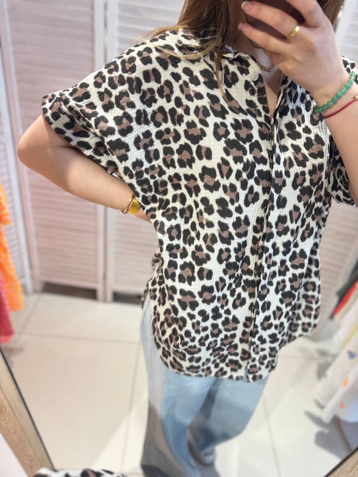 VICTORIA&ISAAC - Wholesale Button Down Shirt - Women's - Leopard Print Blouse - M1195 Leop1