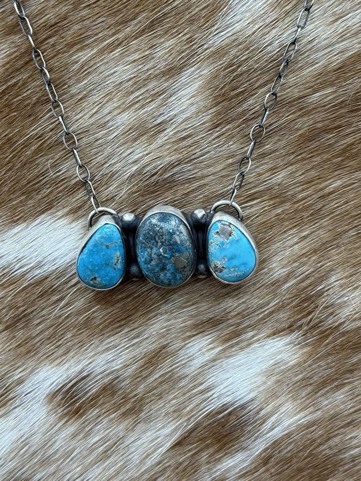 Navajo handgefertigte Halskette aus Sterlingsilber mit Blue Ridge Türkis-Cluster, 18” für den Großhandel von Native City Jewelry