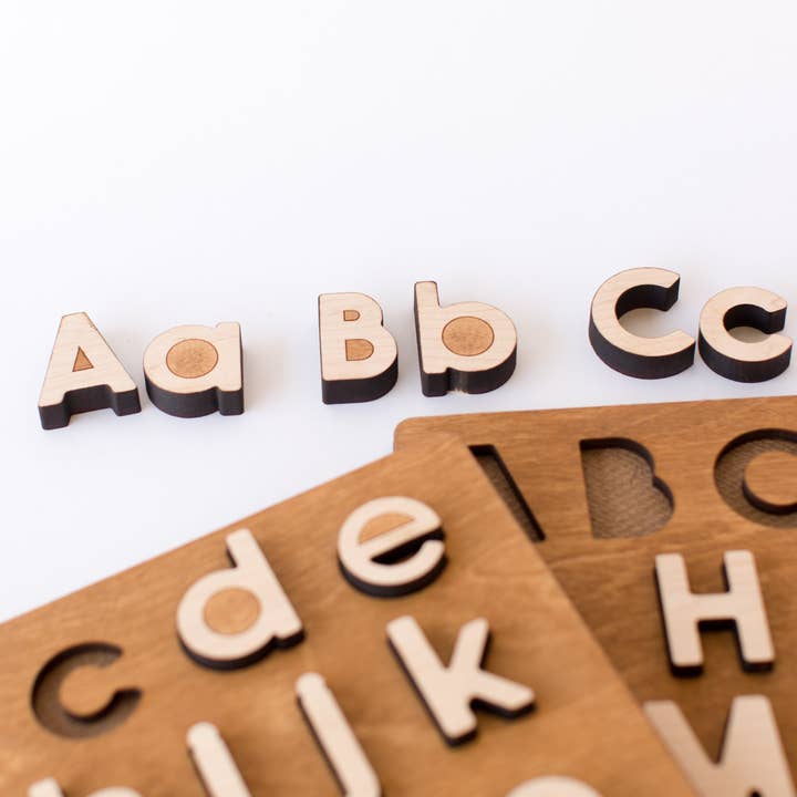 Puzzle classique en lettres minuscules pour la vente par This & That Etc.