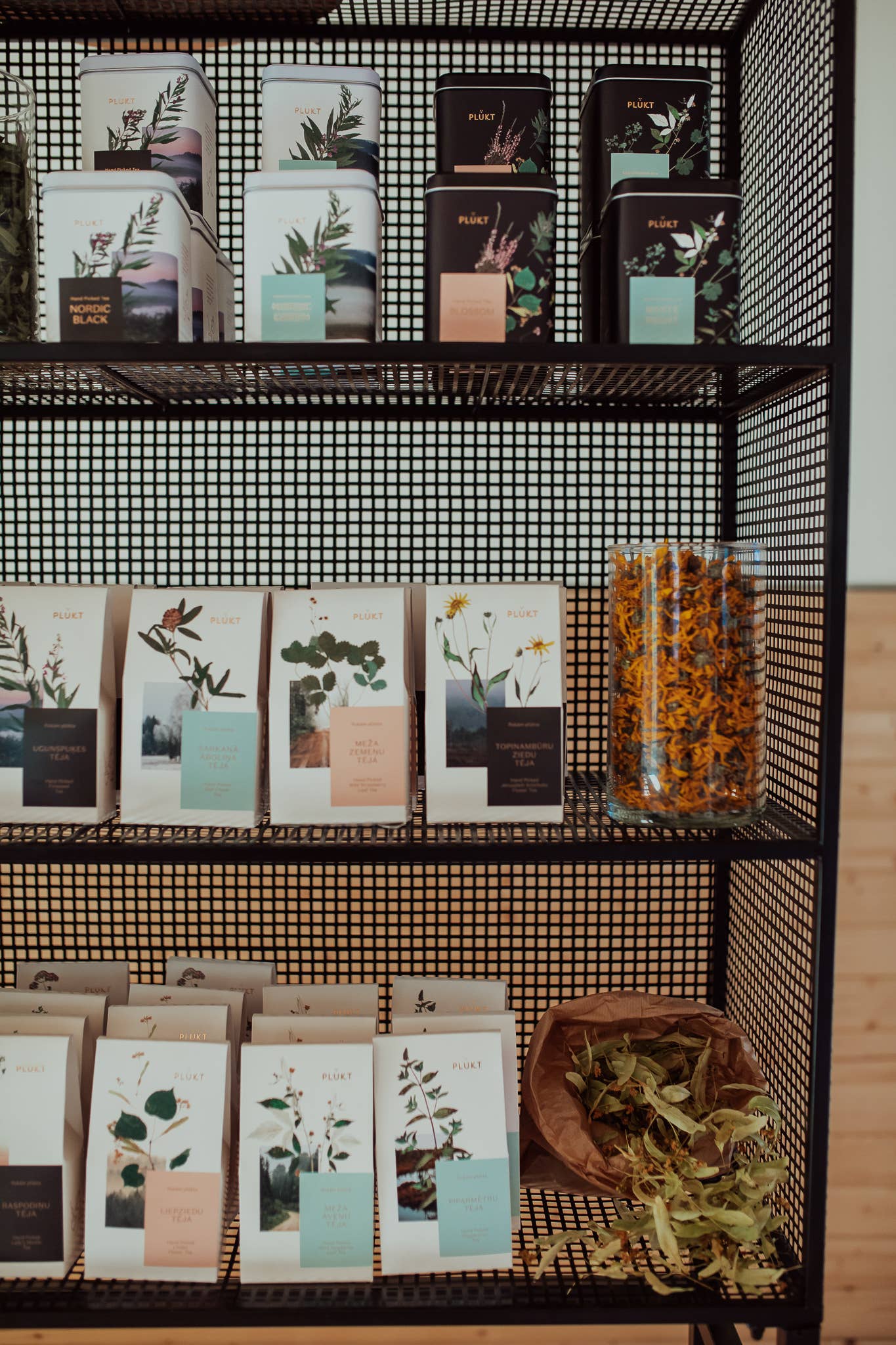 Plūkt - Vente Thé en vrac - Thé aux feuilles de framboisier sauvage bio en vrac - saveur de Noël9