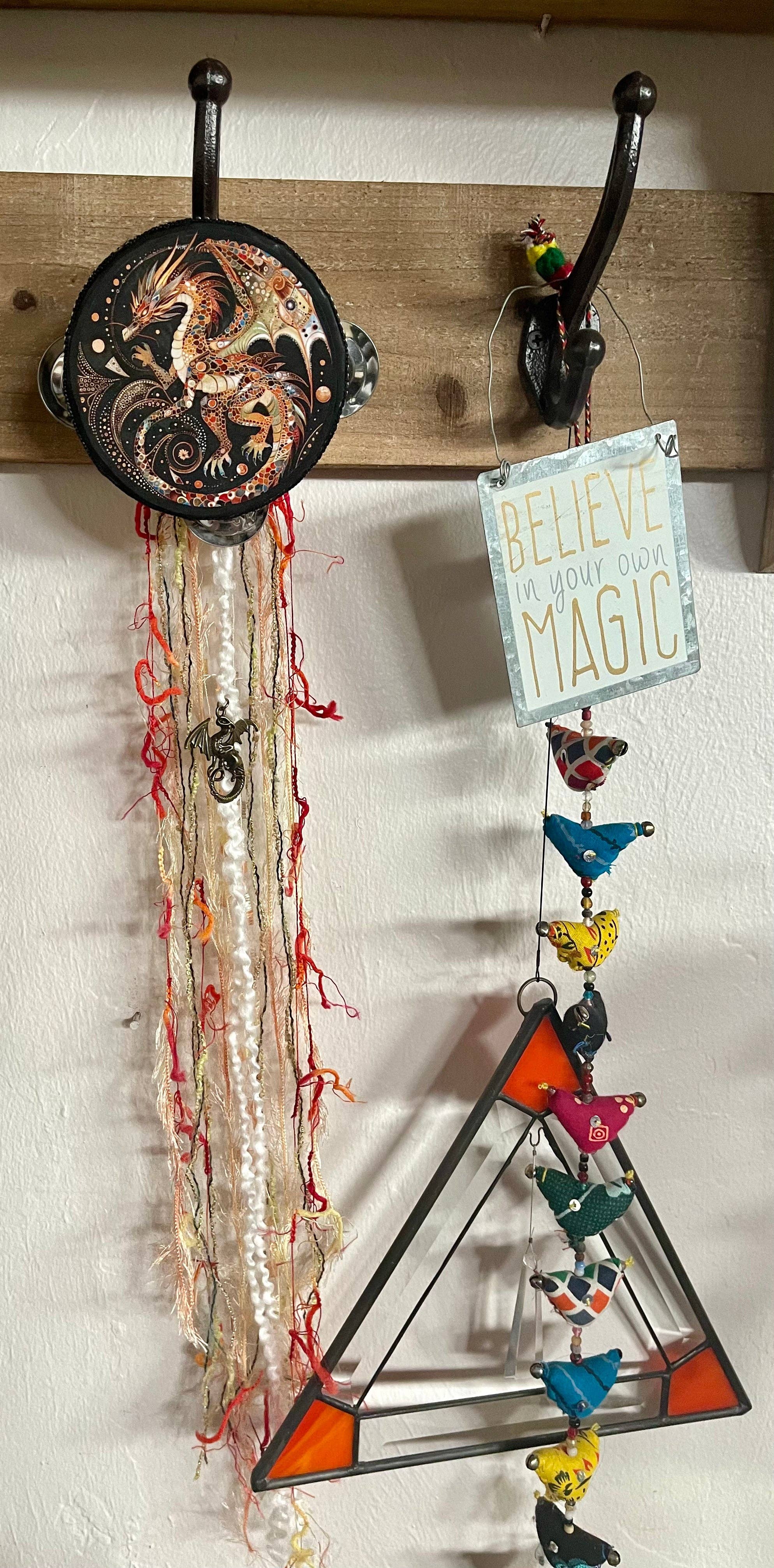 Bodhi Leaf Market - Vente Décoration murale - Tambourine décoratif de 10 cm avec dragon et rubans2