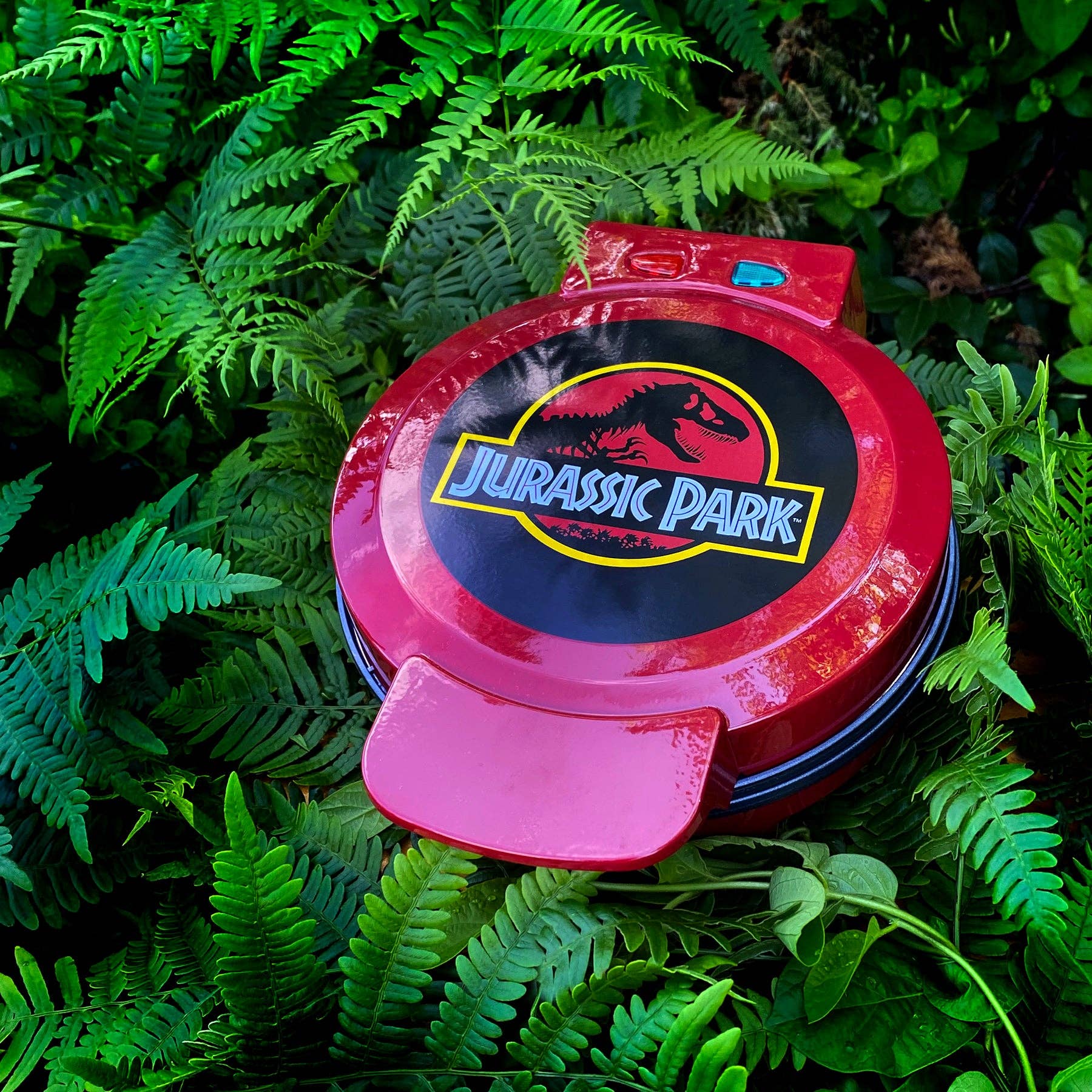 Uncanny Brands - Vente Appareils électroménagers - Gaufrier Jurassic Park d'Uncanny Brands6