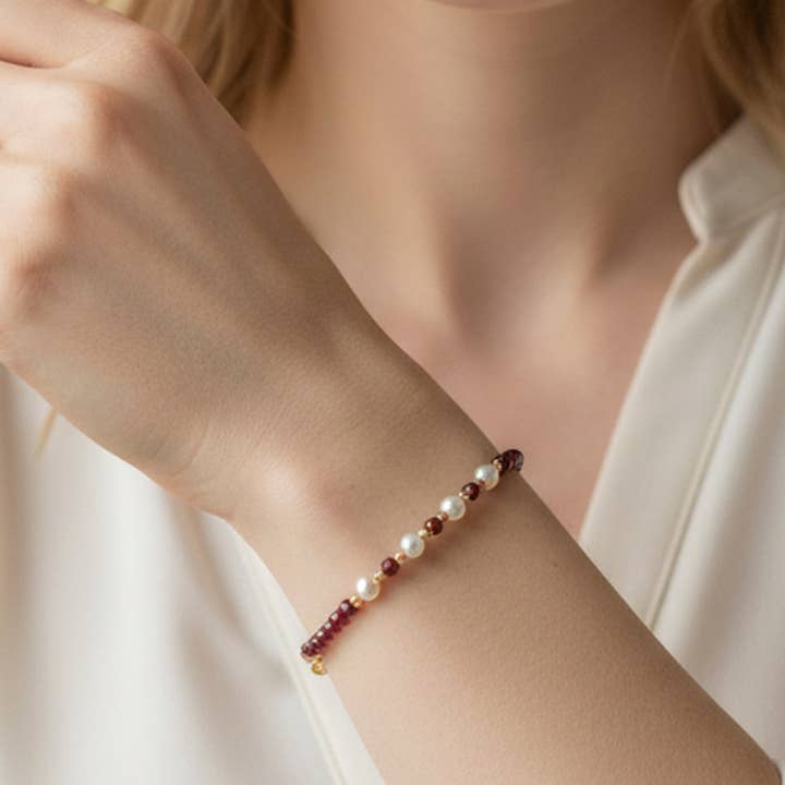 Bracelets Grenat Billes facettées entre 3 & 4 mm pour la vente par Artisans de Madagascar