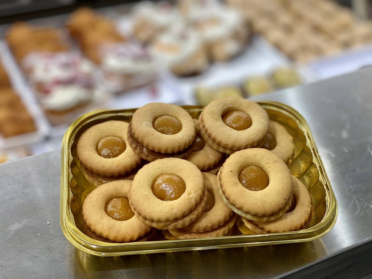 Pasticceria Mokador f.lli Sclafani - Vente Biscuits - Biscuits à l'œil de confiture d'abricot1