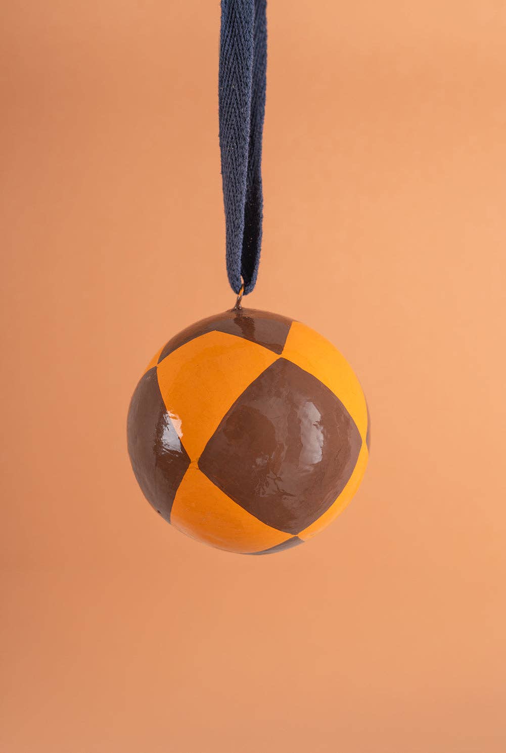 Ian Snow Ltd – wholesale Christmas decoration – Russet & Caramel Harlequin Bauble2