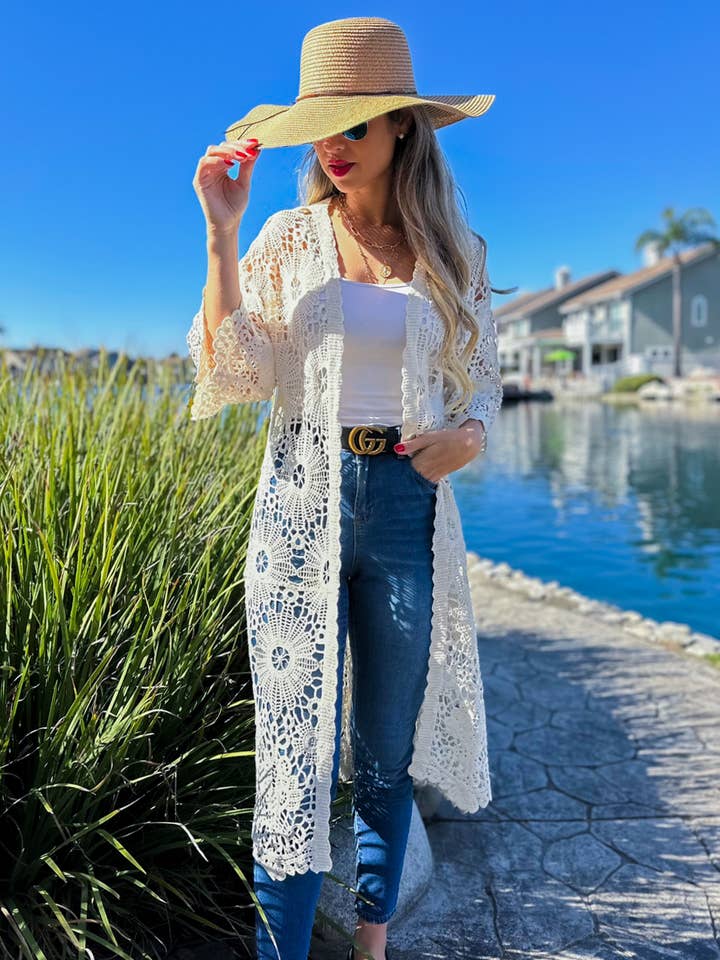 Marfil Cárdigan Kimono de Crochet con Estampado Floral en Marfil y Mangas 3/4 de venta al por mayor en Faire5