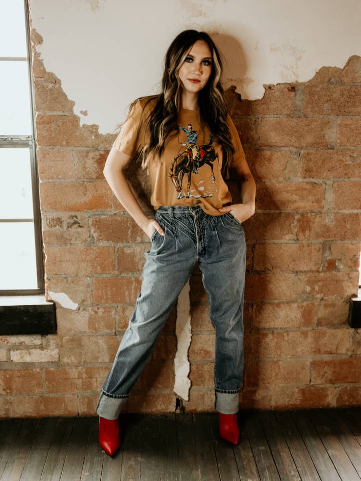 T-shirt graphique vintage Bucker pour la vente par Ranch Swag