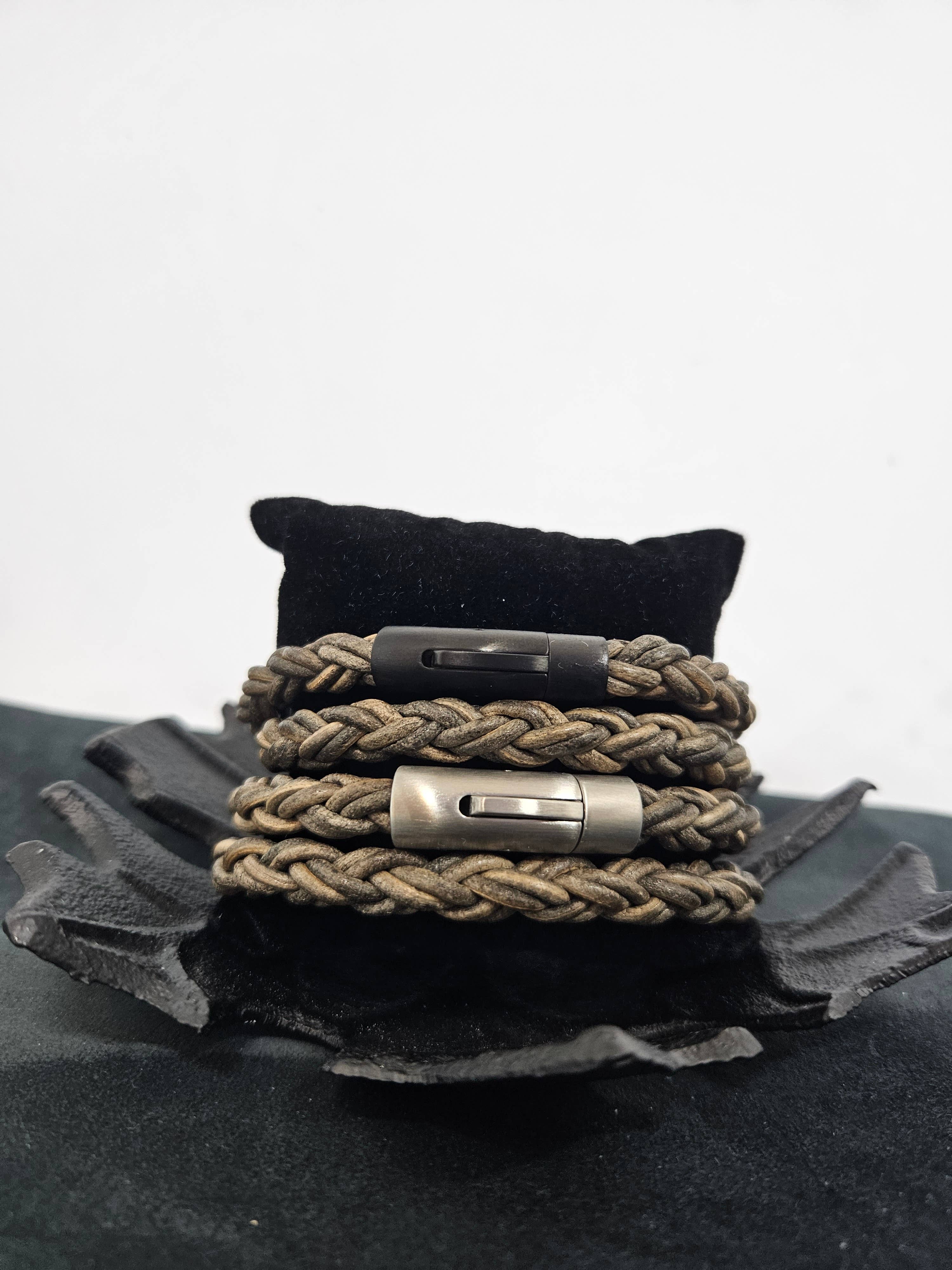 Sun Enterprises B.V. - Wholesale Woven/Braided Bracelet - Twisted Braided Leather Bracelet - Vintage Brown0