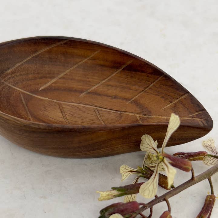Indika - Wholesale Decorative Plate/Dish/Bowl - Little Leaf Neem Dish