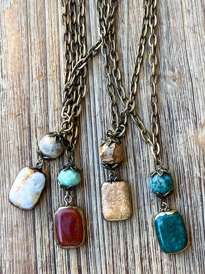 Collier Court Sicile pour la vente par Dylan Designs