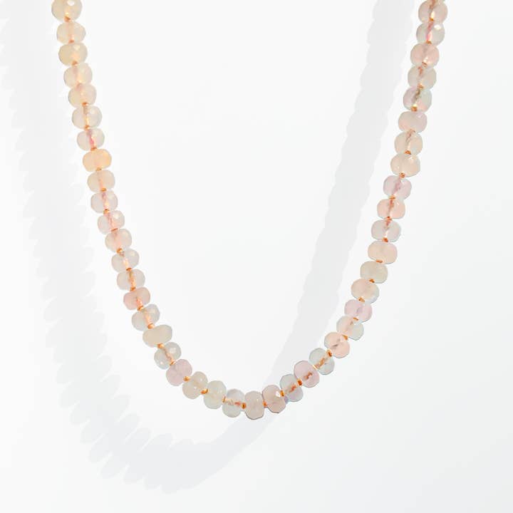Rose Quartz slik halskæde for engroshandel hos Gather Brooklyn