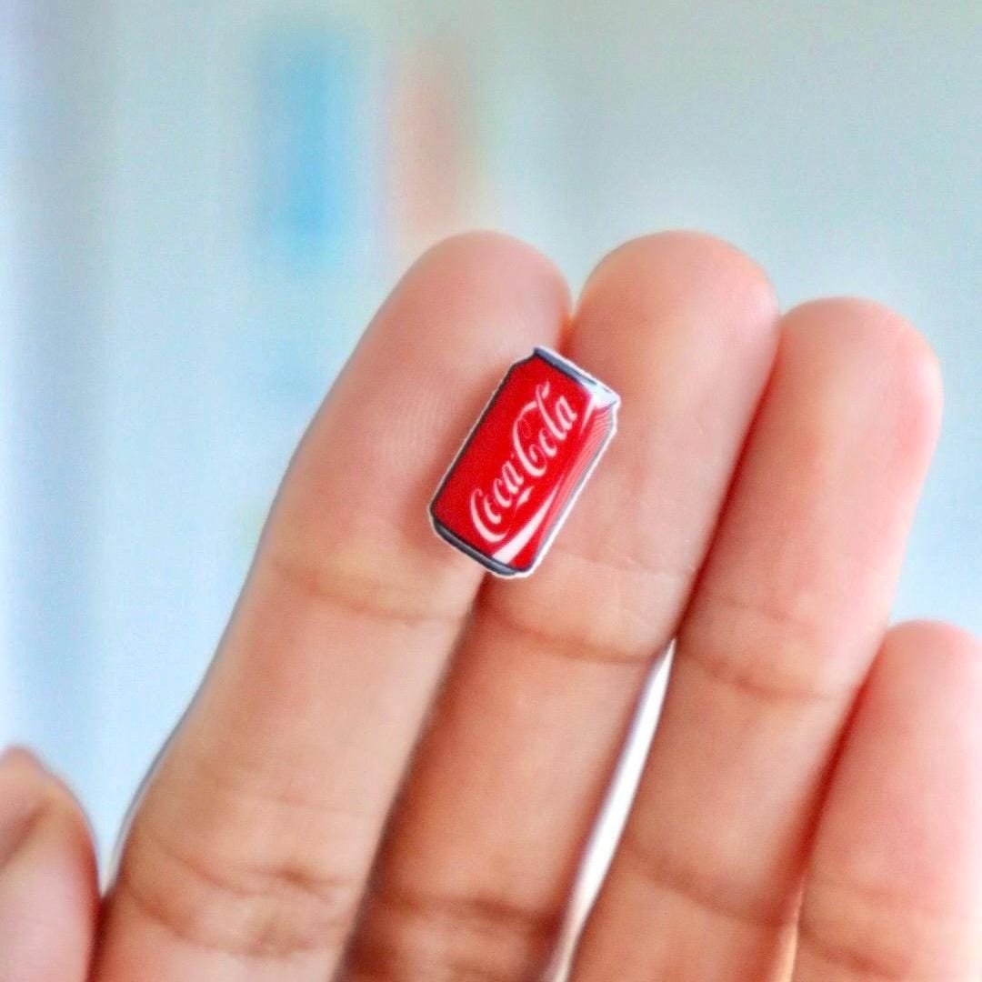 Stardoe Studio - Venta al por mayor Pendientes de botón/aretes de poste - Pendientes de Refresco de Cola Roja2