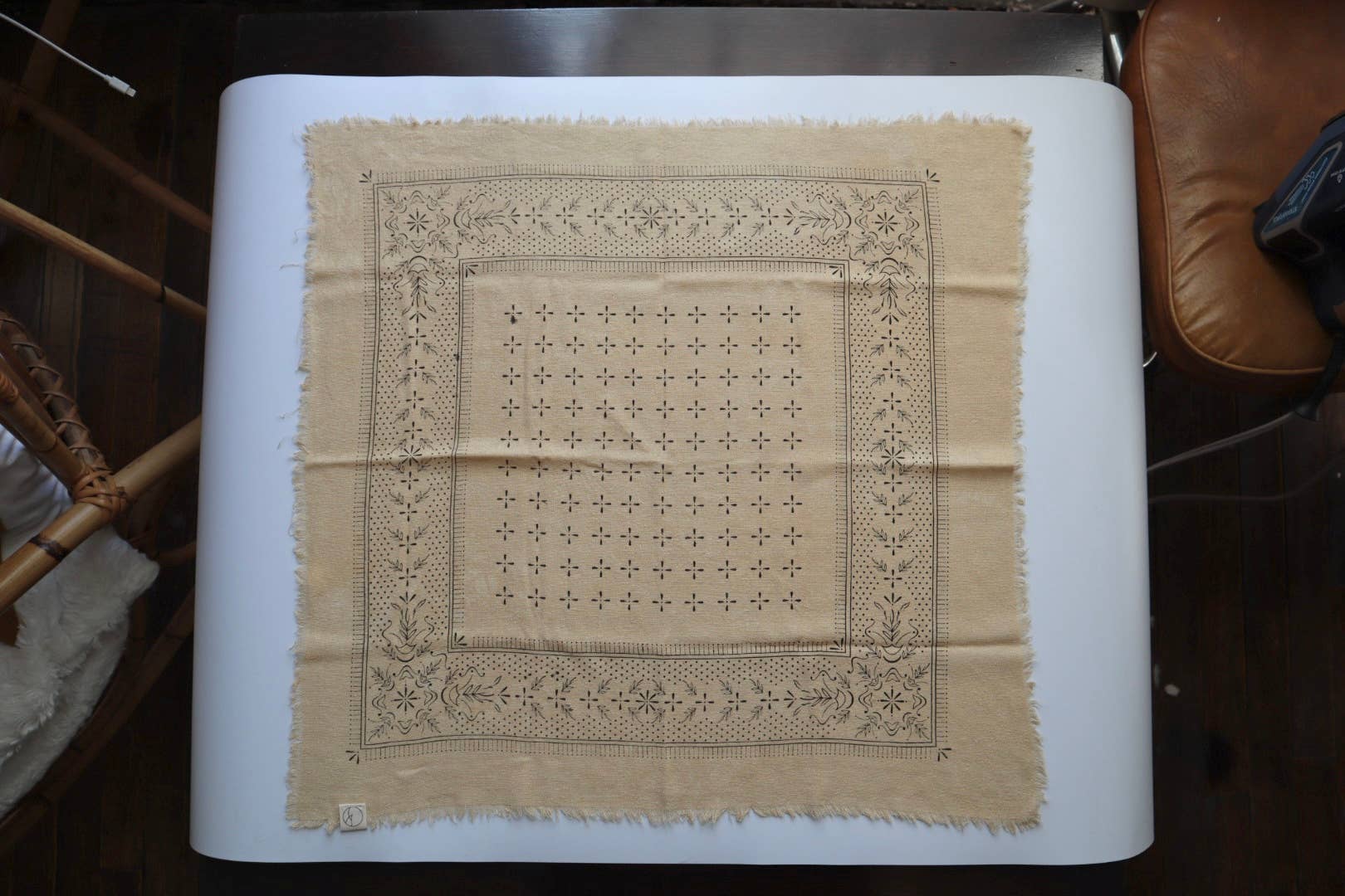 Eco Raw Studio – Großhandel Bandana – Damen – Oatmeal Classic Print natürlich gefärbtes rohes Seiden-Bandana – schwarze Tinte6