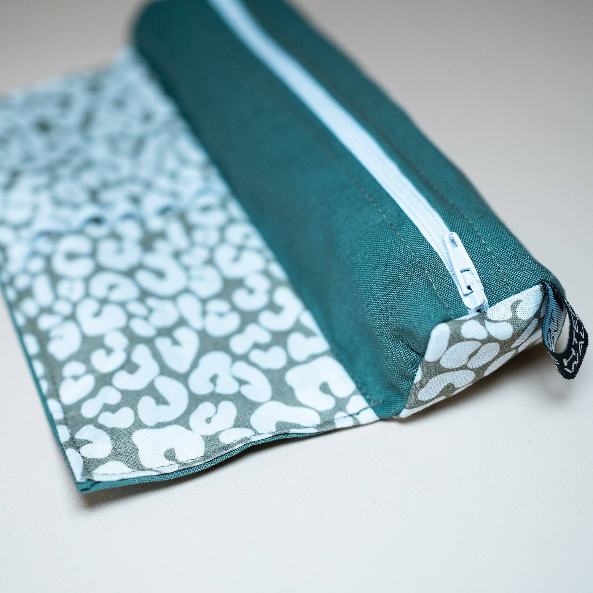 Tochter von Walter - Wholesale Pencil Case/Pouch - Pencil case, mini Leo sage3